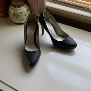 Woman’s Metaphor Size 7.5